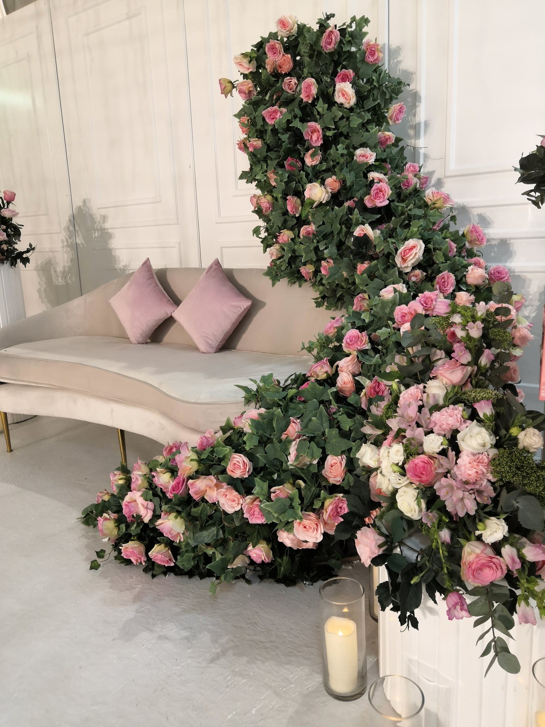 A kosha with cascading pink roses